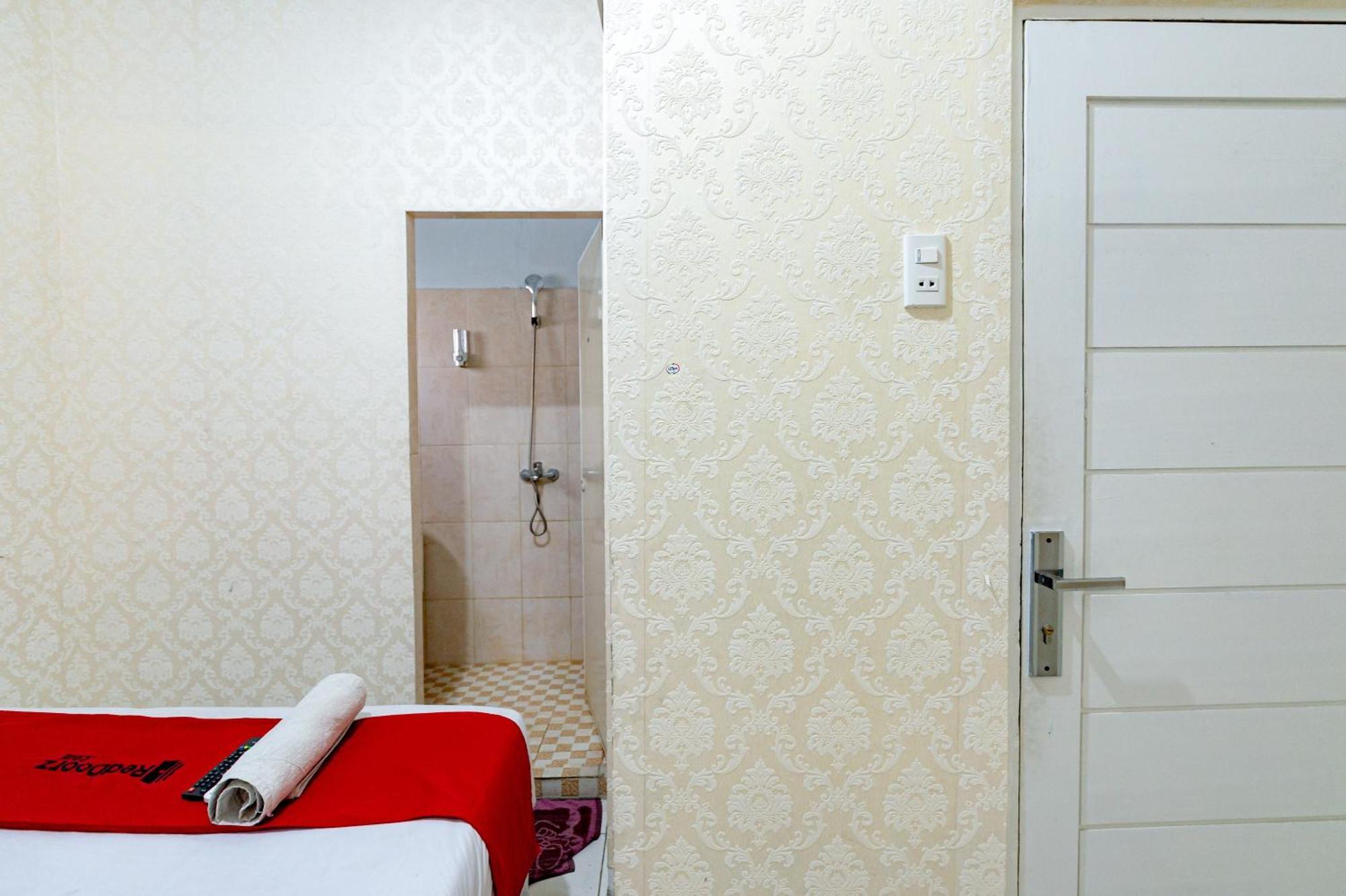 Reddoorz Near Rsud Dr Pringadi Medan 3 Hotel Bagian luar foto